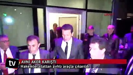 Avni Aker karıştı!.. Hakemler stattan zırhlı araçlarla çıkarıldı