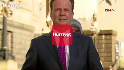 Avustralyalı muhabirin suratına yayın sırasında kuş çarptı