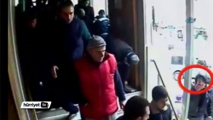 Camideki ayakkabı hırsızlığı kamerada
