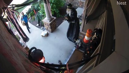 Décorations d'Halloween Spooks Amazon Delivery Guy - Buzz Buddy