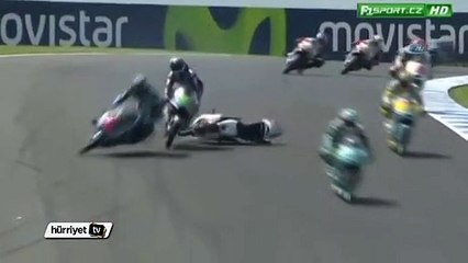 Moto GP 3’te kaza üstüne kaza