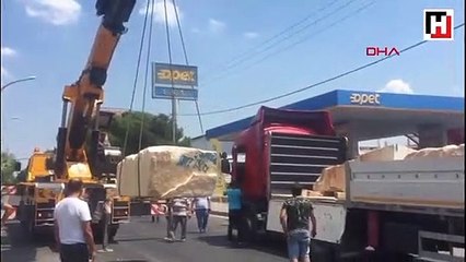 TIR’a yüklü 8 tonluk mermer yola düştü