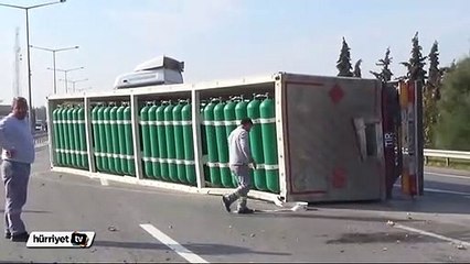 Oksijen taşıyan TIR devrildi Aydın İzmir otobanı kapandı