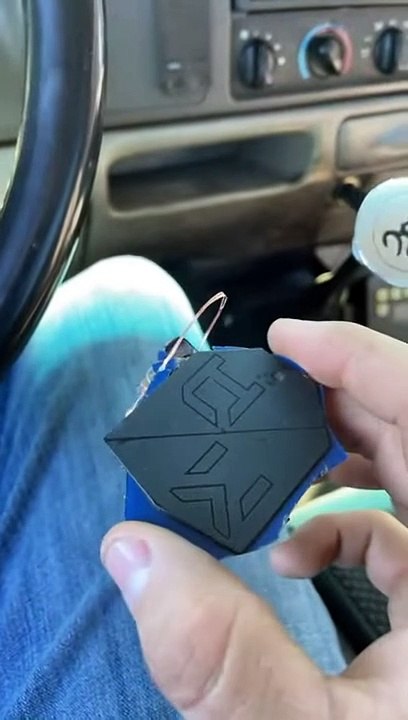 Quand l'aimant est juste un peu trop fort pour votre téléphone - Buzz Buddy