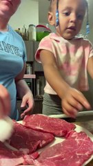 Quand votre tout-petit vous aide à cuisiner - Buzz Buddy