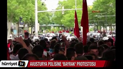Türk Bayrağını yere atan Avusturya polisine büyük tepki