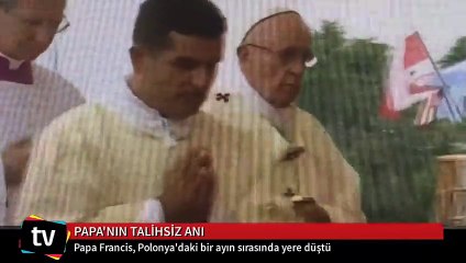 Papa Francis ayin sırasında yere düştü