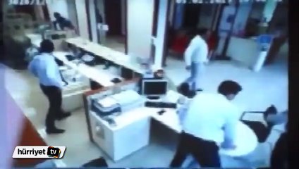 Güvenlik görevlisinin silahıyla bankadan 400 bin liralık soygun
