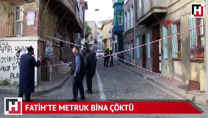 Fatih’te metruk bina çöktü