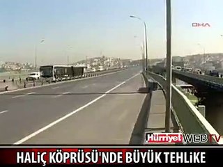 İŞTE HALİÇ KÖPRÜSÜ'NÜN AYRILAN KISMI