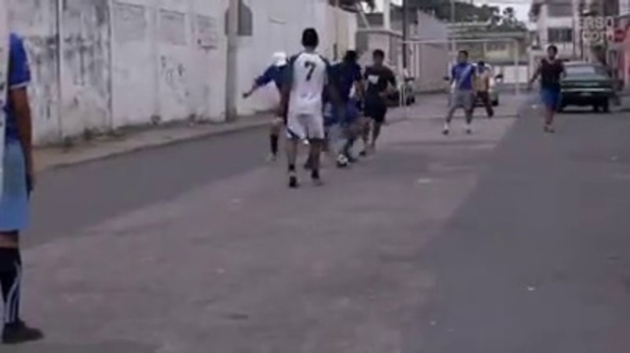 Trabajando fabricando pelotas de Indor