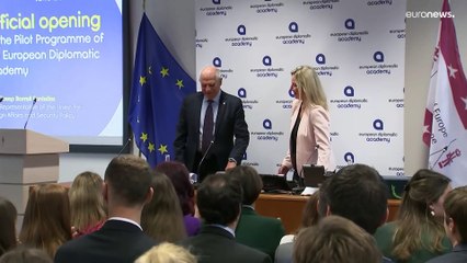 Chefe da diplomacia da UE avisa Putin: "Tropas serão aniquiladas"