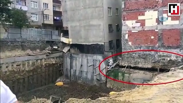Bağcılar'da yanındaki inşaat kazısı nedeniyle çökme riski yaşayan bina, boşaltıldı