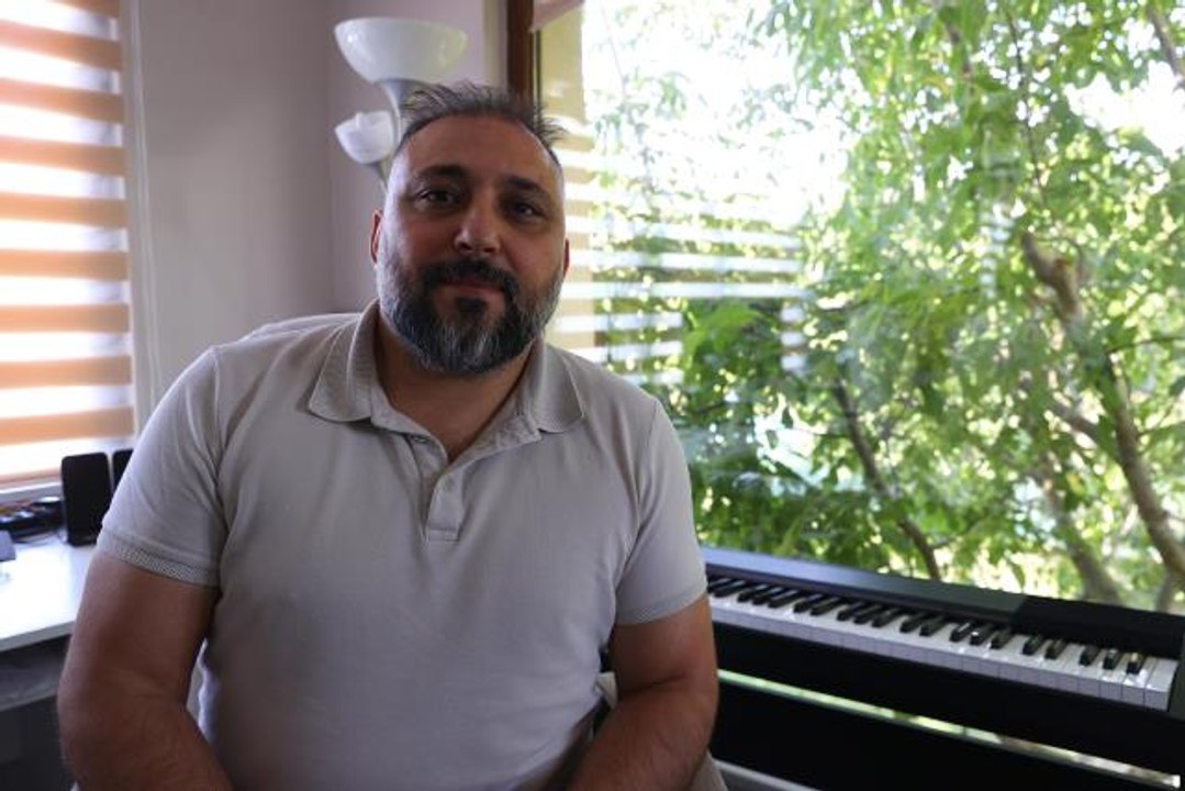 Türk akademisyenler Katar'da Neşet Ertaş türkülerini seslendirdi