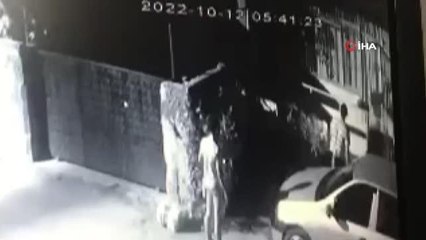 Son dakika haberi | Tırmanarak eve giren hırsız kamerada: 2 telefon 1 altın yüzük çaldı