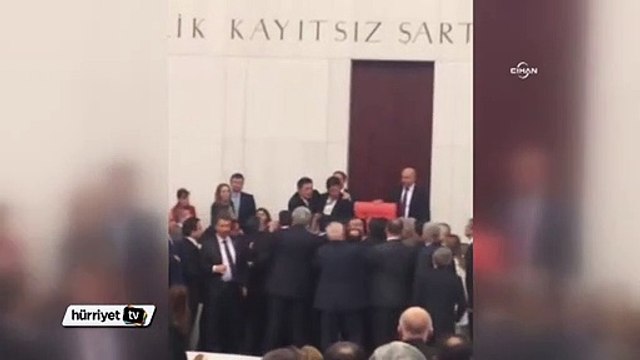 Meclis karıştı, Bahçekapılı Elime vuruyor diyerek bağırdı