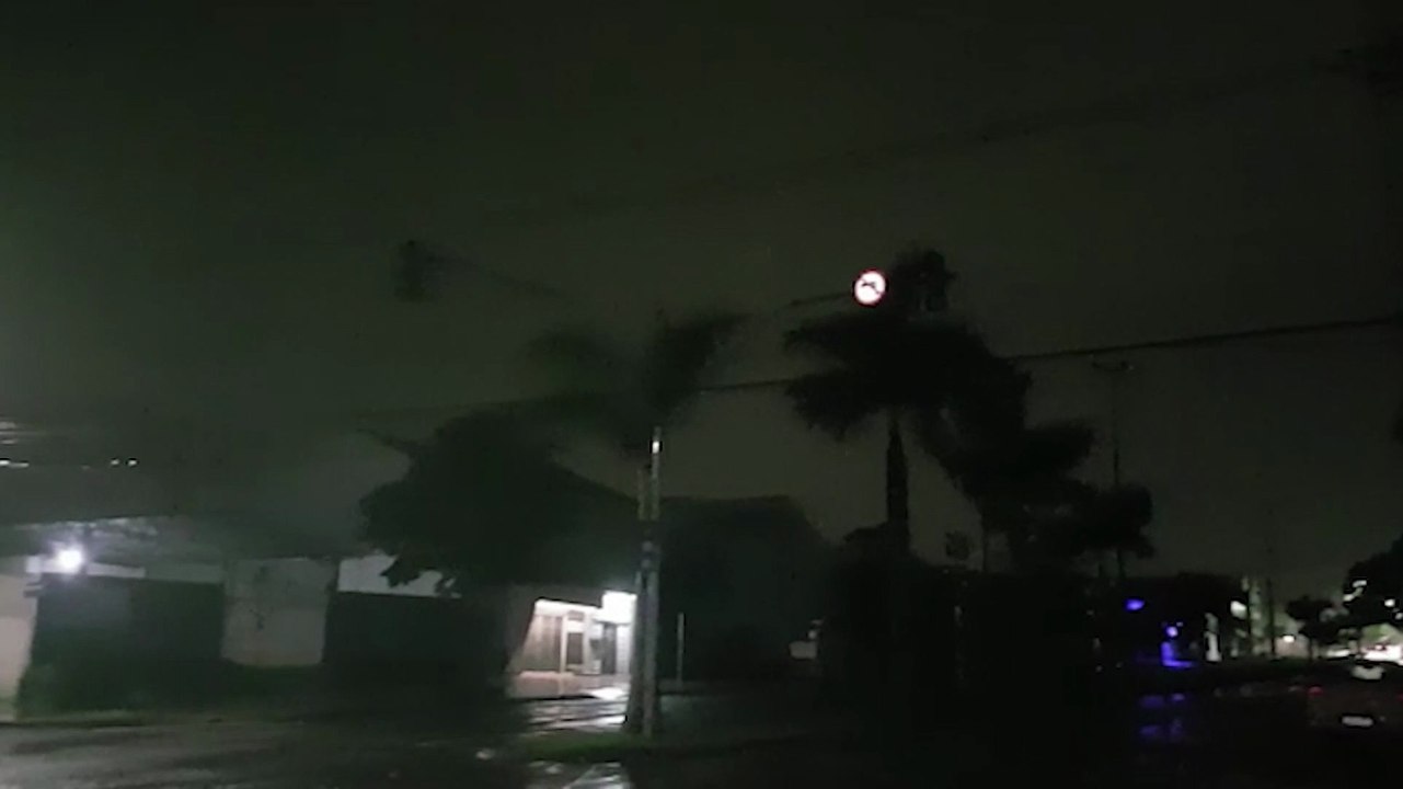 Região Oeste sofre novo apagão depois do temporal no fim da noite de quinta-feira