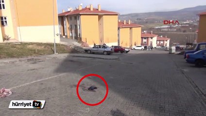 Boşandığı eşini sokak ortasında bacaklarından vurdu