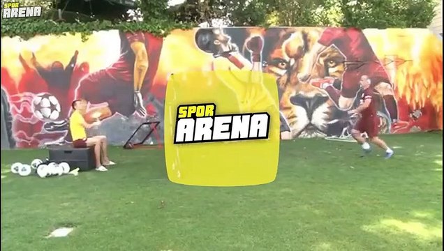 Muslera sakatlığına rağmen formda kalma çalışmalarını sürdürüyor.