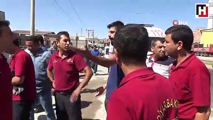 Diyarbakır'da makas atan otomobil yol kenarındaki taşlara çarptı