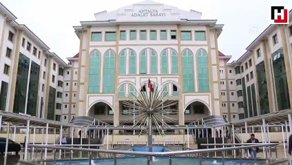 Kira ödemeyen kızını icraya verdi