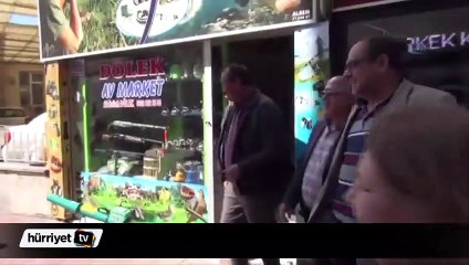 Bağımsız aday eşek sırtında oy istiyor