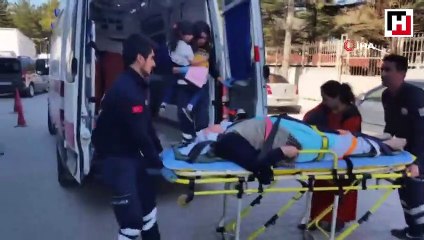 Otomobilden düşüp bariyere çarpan 4 yaşındaki çocuğun bacağı koptu