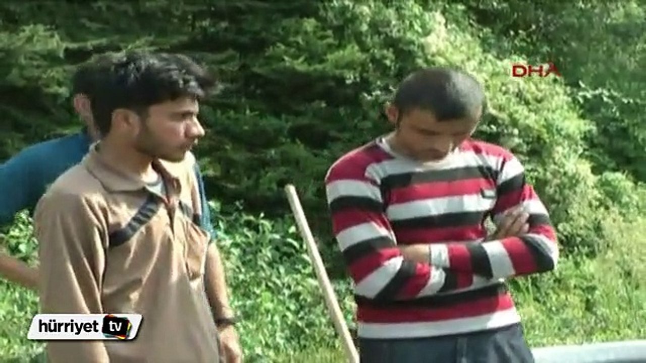 Şehirlerarası yolcu otobüsün bagajından 3 mülteci çıktı