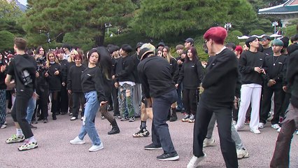 전 세계 K팝 커버댄스 대회 우승자들, 청와대서 실력 뽐내 / YTN