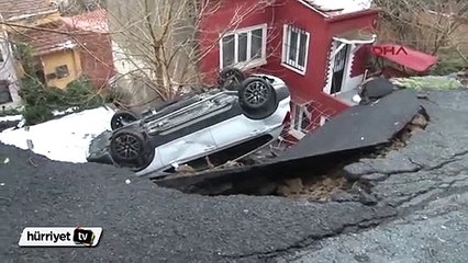 Üsküdar'da yol çöktü, cip bahçeye düştü