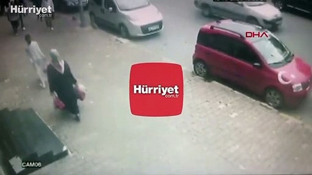 Yer Bağcılar... Polis uyuşturucu satıcılarını böyle yakalandı