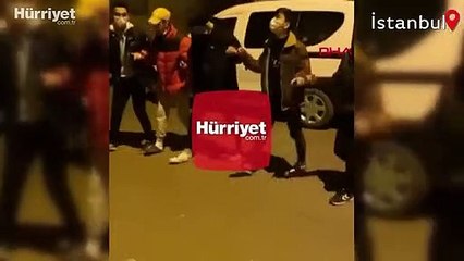 Bağcılar'da kısıtlamada sokakta halay çektiler