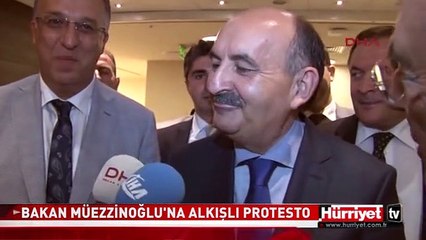 BAKAN MÜEZZİNOĞLU'NA ALKIŞLI PROTESTO