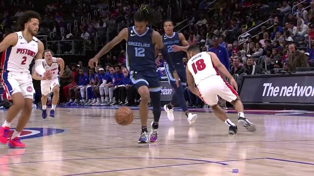 Morant goes behind-the-back to set up spectacular dunk