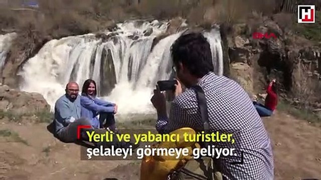 Muradiye Şelalesi baharla birlikte coştu