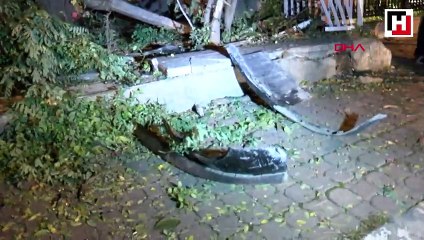 Bakırköy'de otomobil apartmanın bahçesine uçtu