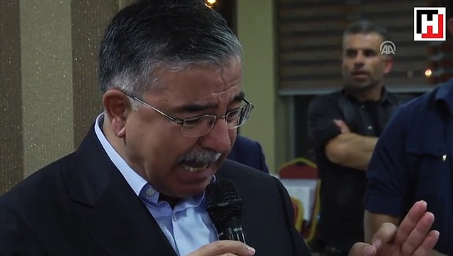 Bakan İsmet Yılmaz gözyaşlarını tutamadı