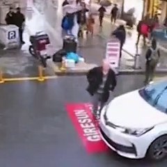Giresun'da ilginç kaza: Yaşlı adam kendini duran arabanın önüne attı