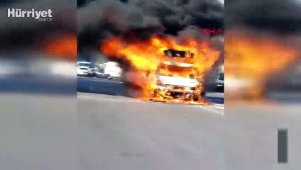 Bahçeşehir TEM'de otomobil alev alev yandı
