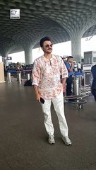 मुंबई एयरपोर्ट पर अनिल कपूर ने कैमरा को जमकर दिए पोज़