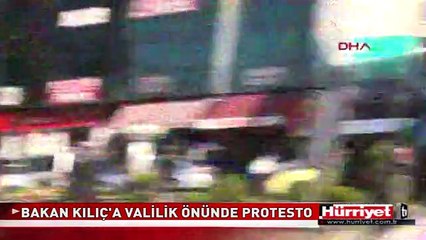 BAKAN KILIÇ'A VALİLİK ÖNÜNDE PROTESTO