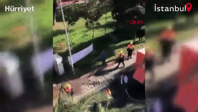 Bakırköy'de yıkım yapan kepçe böyle devrildi