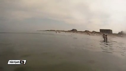 Orkinos balıklarının sahilde toplu geçişi