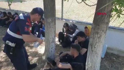 İZMİR'DE 475 KAÇAK GÖÇMEN YAKALANDI