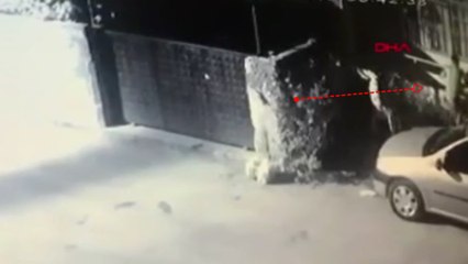 2 katlı eve balkondan giren hırsızlık şüphelileri kamerada 