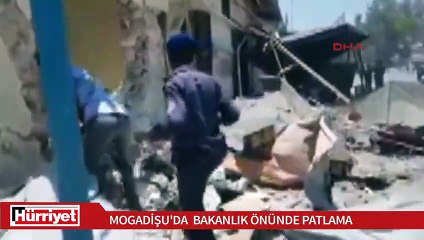 Mogadişu'da bakanlık önünde patlama