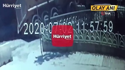 Bakırköy'de hafriyat kamyonu çöken yola düştü! O anlar kamerada