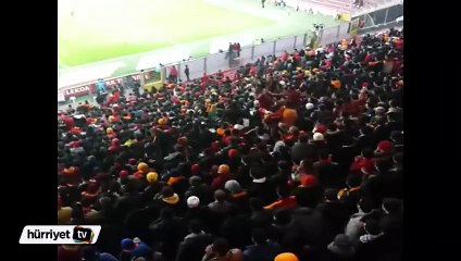 Galatasaraylı taraftarlardan anlamlı slogan