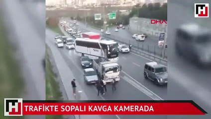 Télécharger la video: Trafikte sopalı kavga kamerada