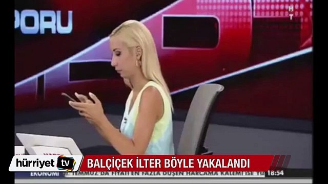 Balçiçek İlter canlı yayında telefonla oynarken yakalandı